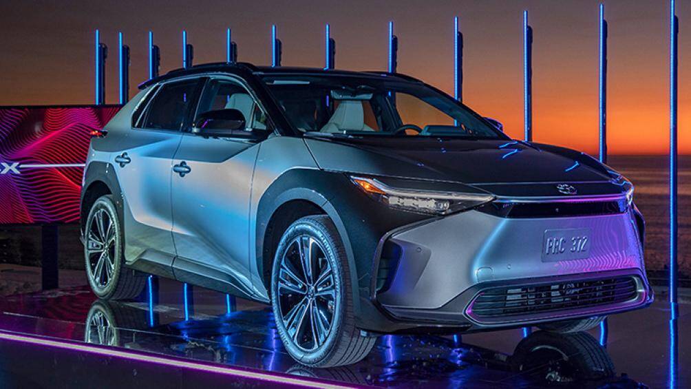 Toyota bZ4X sở hữu kích thước cụ thể bao gồm chiều dài 4.690 mm, chiều rộng 1.860 mm, chiều cao 1.650 mm và chiều dài cơ sở 2.850 mm