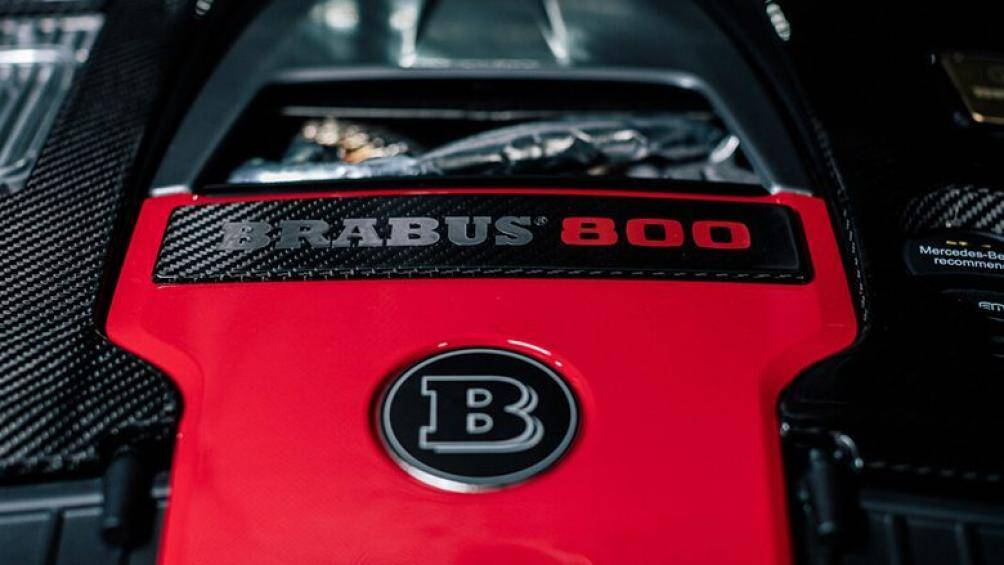 Superwhite vẫn được trang bị động cơ V8 nhưng đã được nâng cấp để gia tăng thêm 790 mã lực và 1.000 Nm mô-men xoắn cực đại