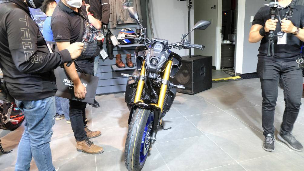 Yamaha MT-09 SP là sản phẩm mô tô phân khối lớn mới nhất vừa được giới thiệu tại Việt Nam. Xe được bán với giá 369 triệu đồng