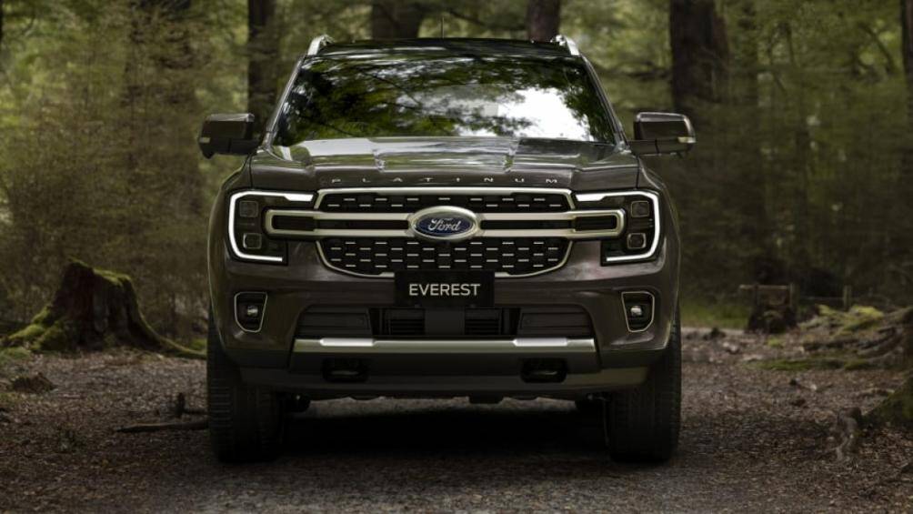 Tại thị trường Việt Nam, Ford Everest 2022 cũng sẽ sớm ra mắt trong năm nay, cùng người anh em Ranger mới