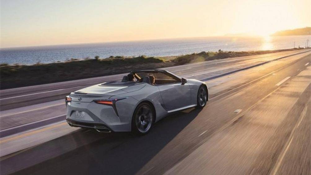 Lexus LC 500 Inspiration 2022 sẽ có giá từ 104.500 USD cho bản coupe và 115.580 USD cho bản mui trần