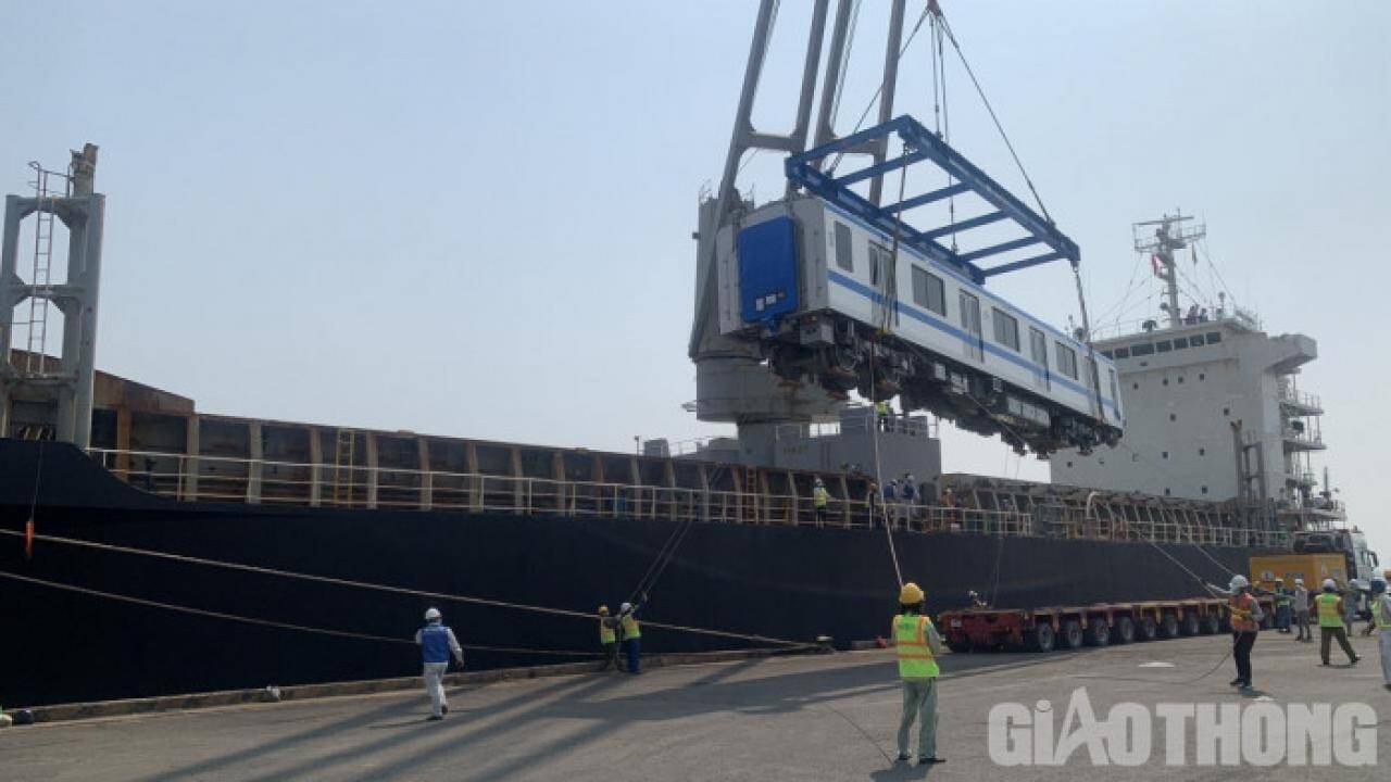 TP.HCM: Thêm 2 toa tàu của tuyến metro số 1 cập cảng Khánh Hội