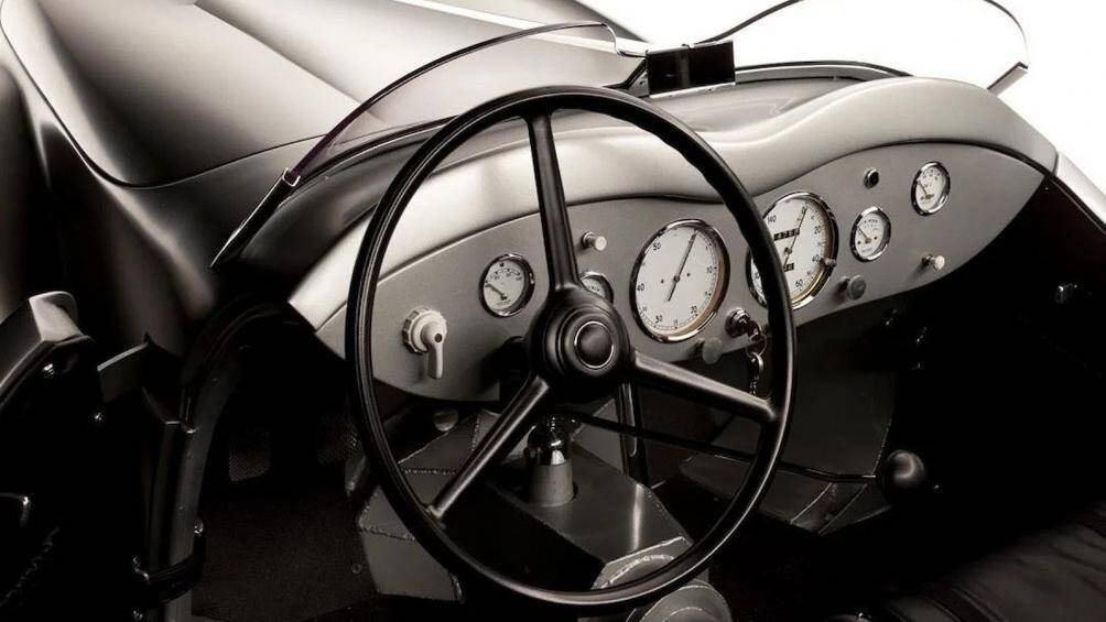 Tuy nhiên cho đến năm 1990, chiếc xe đã được sửa chữa và thay thế lại bộ khung ban đầu