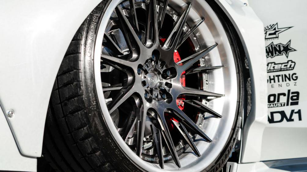 Màn hình thông tin giải trí có kích thước 12 inch với giao diện hiện đại và hỗ trợ đầy đủ các kết nối thông dụng như ra lệnh bằng giọng nói