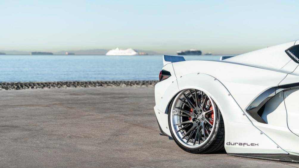 Chevrolet Corvette C8 sở hữu khoang nội thất hiện đại và được lấy cảm hứng từ các dòng tiêm kích F-22 và F-35