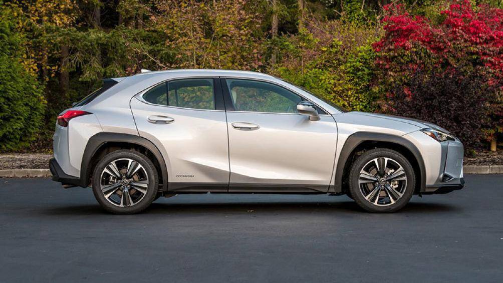 SUV hybrid subcompact tiết kiệm nhiên liệu nhất: Lexus UX 250h (mức tiêu hao nhiên liệu ở đường hỗn hợp: 6,9 lít/100 km)