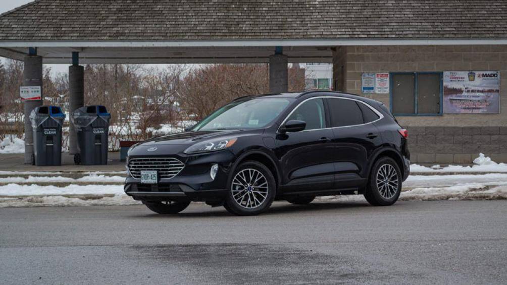 Mẫu SUV plug-in cỡ nhỏ tiết kiệm nhiên liệu nhất: Ford Escape PHEV (mức tiêu hao nhiên liệu ở đường hỗn hợp: 2,7 lít/100 km)