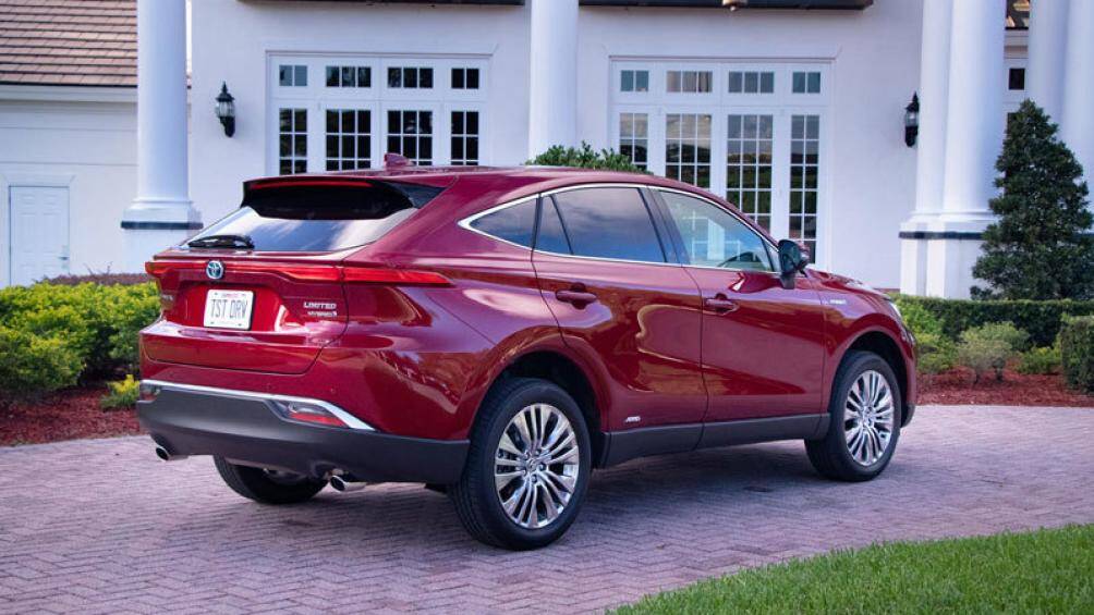 SUV cỡ trung tiết kiệm nhiên liệu nhất: Toyota Venza (mức tiêu hao nhiên liệu ở đường hỗn hợp: 7,6 lít/100 km)