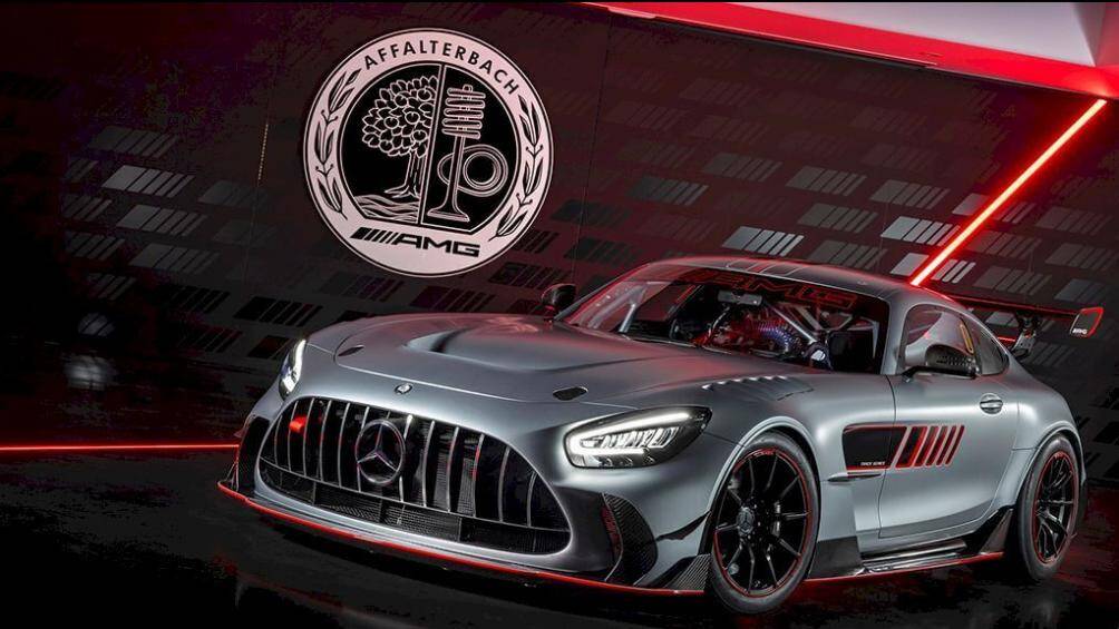 Mercedes-AMG GT Track Series được giới thiệu để kỷ niệm 55 năm thành lập thương hiệu AMG. Mẫu xe này được sản xuất dành riêng cho đường đua