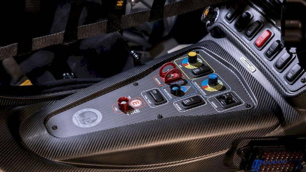 Mercedes-AMG GT Track Series sử dụng bộ mâm 18 inch, ẩn phía trong là bộ phanh dành riêng cho ô tô thể thao