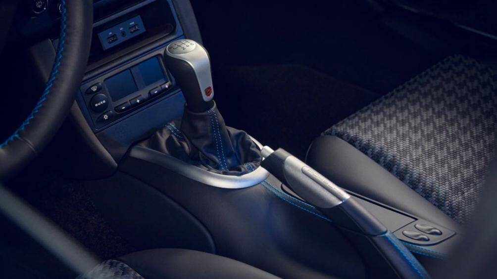 Chiếc xe đã được tinh chỉnh để có sức mạnh ngang bằng với 911 GT3 thế hệ thứ hai với trang bị động cơ 3,6 lít có công suất 381 mã lực