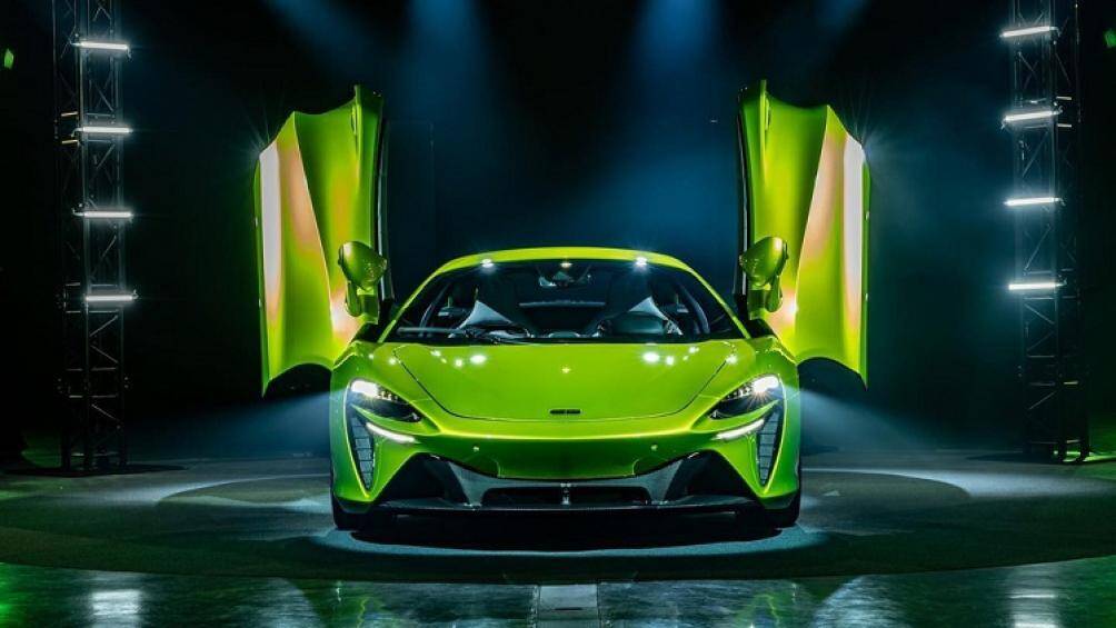 Nhân dịp này siêu xe hybrid McLaren Artura cũng được chính thức "chào hàng" tới đại gia Việt với 4 phiên bản bao gồm tiêu chuẩn, Performance, TechLux, Vision