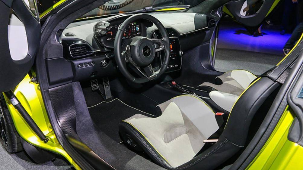 Thêm vào đó, siêu xe hybrid này còn có thêm 94 mã lực nhờ động cơ điện, tổng công suất trên McLaren Artura khi kết hợp động cơ xăng và điện là 671 mã lực