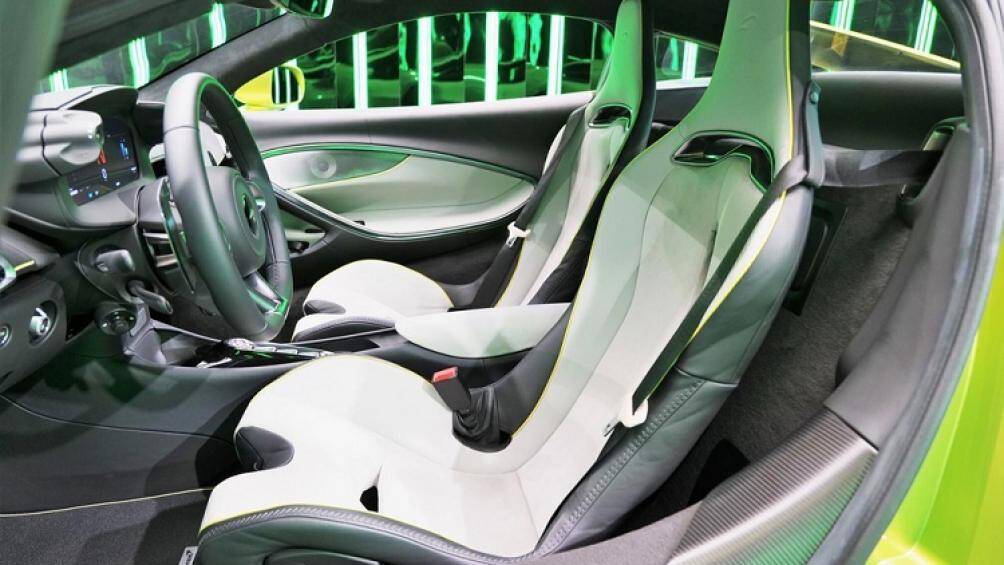 Điểm đáng chú ý của hệ thống plug-in hybrid trên xe có thể sạc độc lập, nguồn điện gia đình có thể sạc từ 20% đến 80% pin cho xe chỉ trong thời gian 2,5 giờ