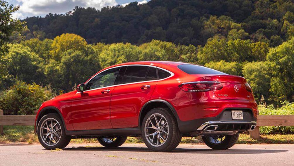 4. Mercedes-Benz GLC 300 4MATIC Coupe (giá khởi điểm: 52.500 USD)