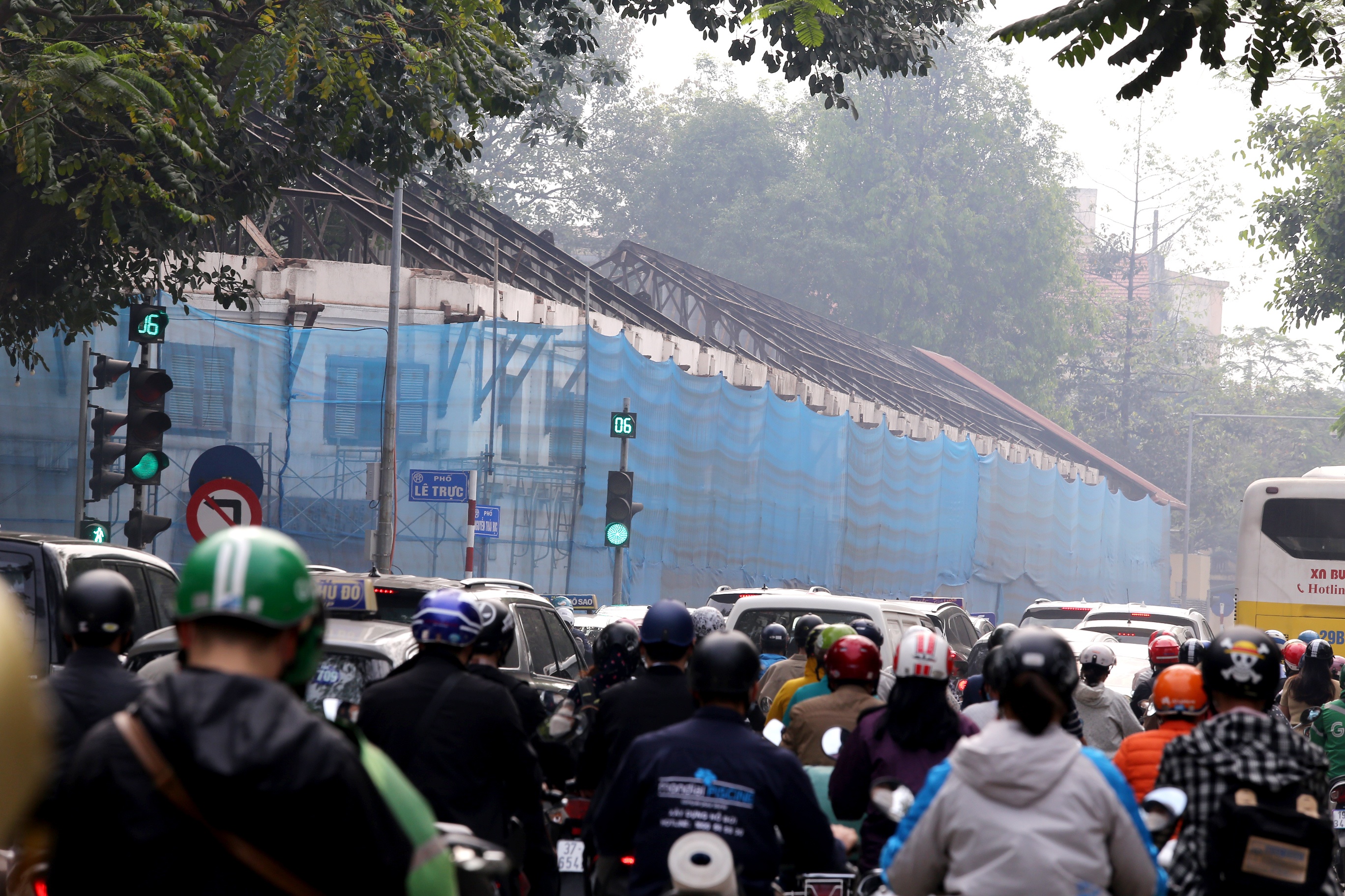 Khu "đất vàng" 61 Trần Phú có vị trí 4 mặt phố Hùng Vương, Trần Phú, Lê Trực, Nguyễn Thái Học, gần trung tâm quận Ba Đình, là những tuyến phố trung tâm của Hà Nội.