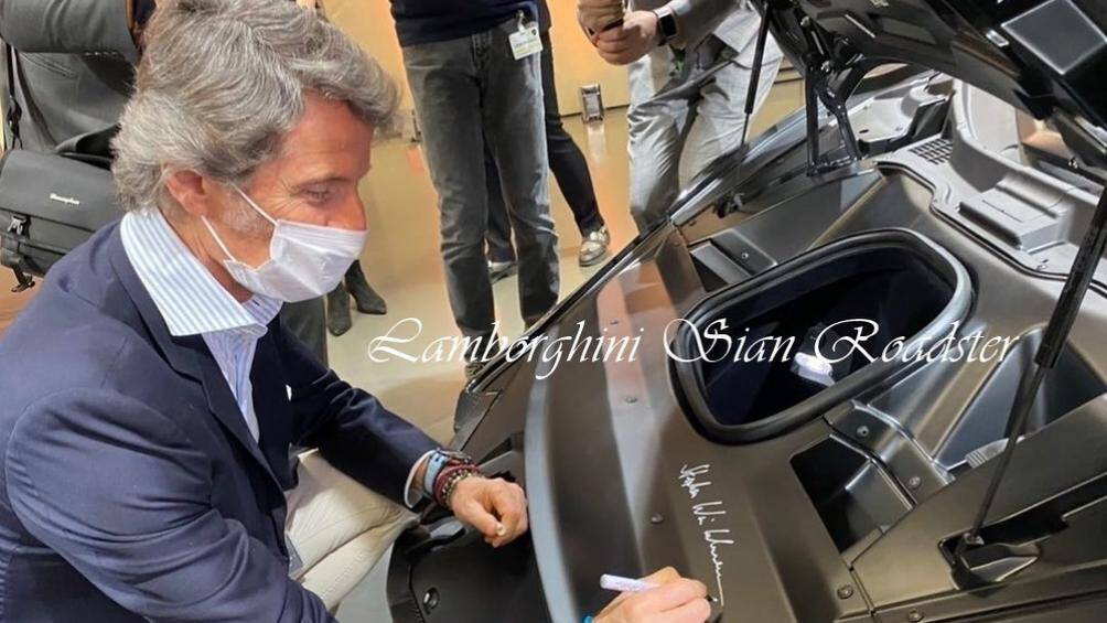 Hiện chưa rõ đại gia Thái Lan bỏ ra bao nhiêu tiền để sở hữu xe Lamborghini Sian Roadster, nó có giá ước tính lên tới 3,7 triệu USD