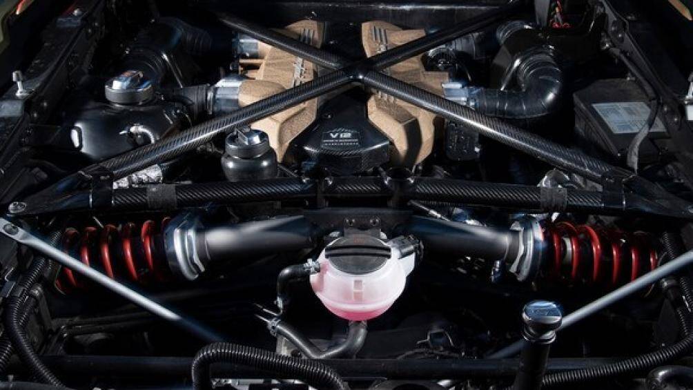 Xe sở hữu khối động cơ xăng V12, hút khí tự nhiên, dung tích 6.5 lít đã được bổ sung van nạp mới, làm bằng titan, và tạo ra công suất tối đa 774 mã lực