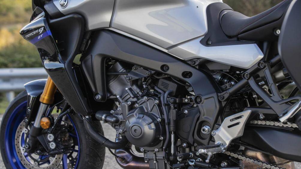 Nâng cấp đáng chú ý tiếp theo trên Yamaha Tracer 9 2022 tại Việt Nam chính là động cơ 3 xylanh được nâng dung tích từ 847cc lên 889cc