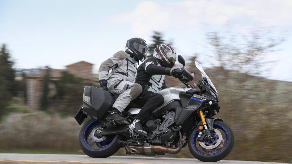 Đối thủ chính của mẫu xe này tại Việt Nam sẽ là Triumph Tiger 900 và Ducati Multistrada 950