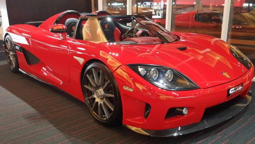 Chiếc siêu xe Koenigsegg CCX âm thầm được mang về nước có màu sơn đỏ và nhiều chi tiết ngoại thất bằng carbon