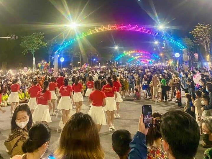 Nhiều hoạt động vui chơi giải trí ngoài trời được chính quyền và người dân tổ chức.