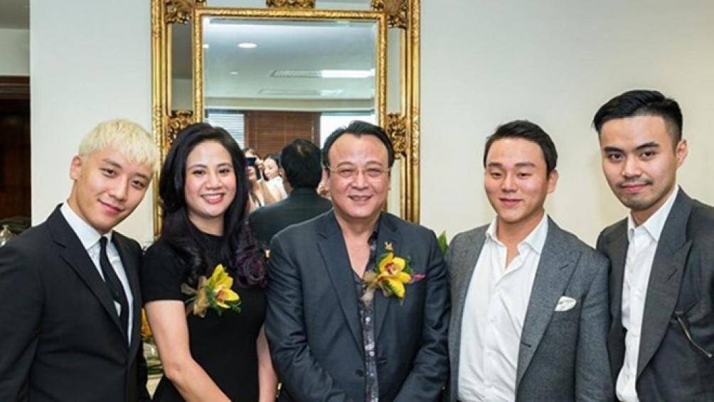 Vào năm 2016, cựu thành viên nhóm hát Big Bang là Seungri đã bất ngờ sang Việt Nam để gặp mặt cùng gia đình ông Đỗ Anh Dũng