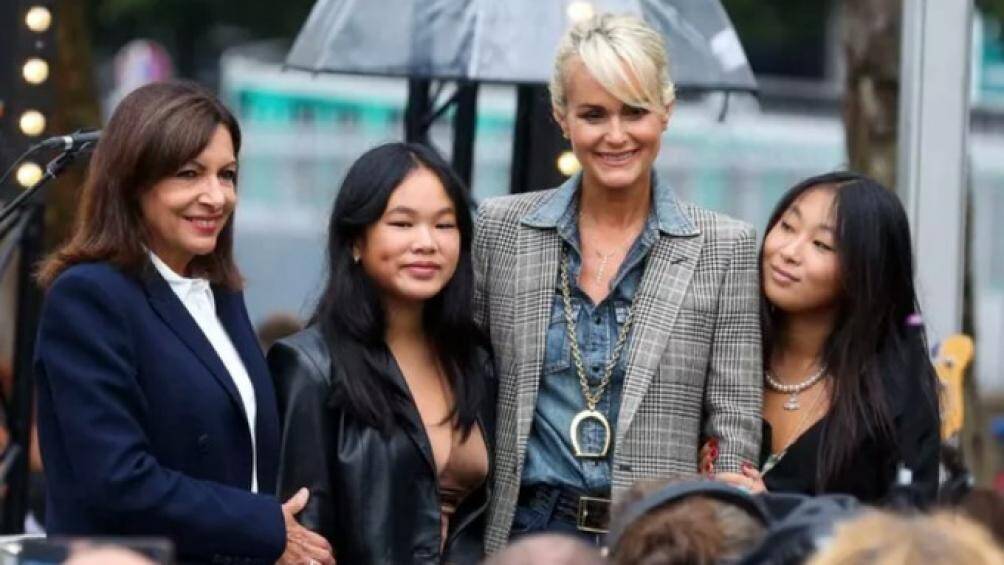 20% số tiền thu được từ chiếc xe được trích cho quỹ từ thiện La Bonne Étoile, do bà Laeticia Hallyday, vợ của huyền thoại nhạc rock này thành lập