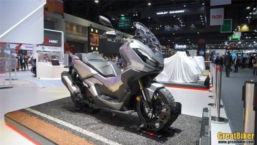 Giá bán lần lượt của 4 phiên bản là 181.900 baht, 183.900 baht, 197.500 baht và 199.500 baht, tương đương 123,8-135,8 triệu đồng