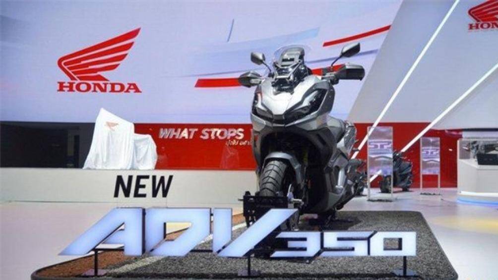 Tại triển lãm Bangkok Motor Show 2022 vừa diễn ra, mẫu xe ga địa hình ADV 350 gây chú ý với ngoại hình khá hầm hố