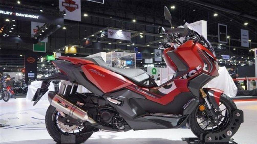 Tại Thái Lan, Honda ADV 350 có 4 phiên bản gồm Tiêu chuẩn, RoadSync, Touring Master Edition và Urban Racer Edition