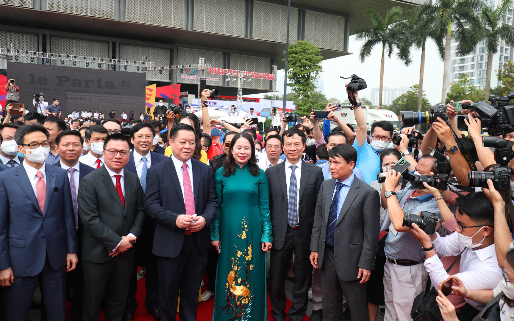 Sáng nay (13/4), tại Bảo tàng Hà Nội, Hội Nhà báo Việt Nam và UBND TP Hà Nội chủ trì phối hợp với Ban Tuyên giáo Trung ương, Bộ Thông tin và Truyền thông, Bộ Văn hóa, Thể thao và Du lịch tổ chức Lễ khai mạc Hội Báo toàn quốc năm 2022 với chủ đề "Báo chí Việt Nam đoàn kết, chuyên nghiệp, hiện đại và nhân văn".