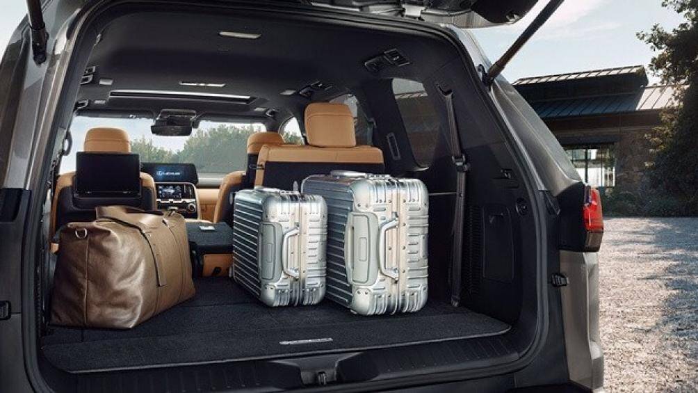 Lexus LX 600 thế hệ mới được trang bị động cơ xăng V6, tăng áp kép, dung tích 3.5L (thay cho động cơ V8 5.7L cũ)