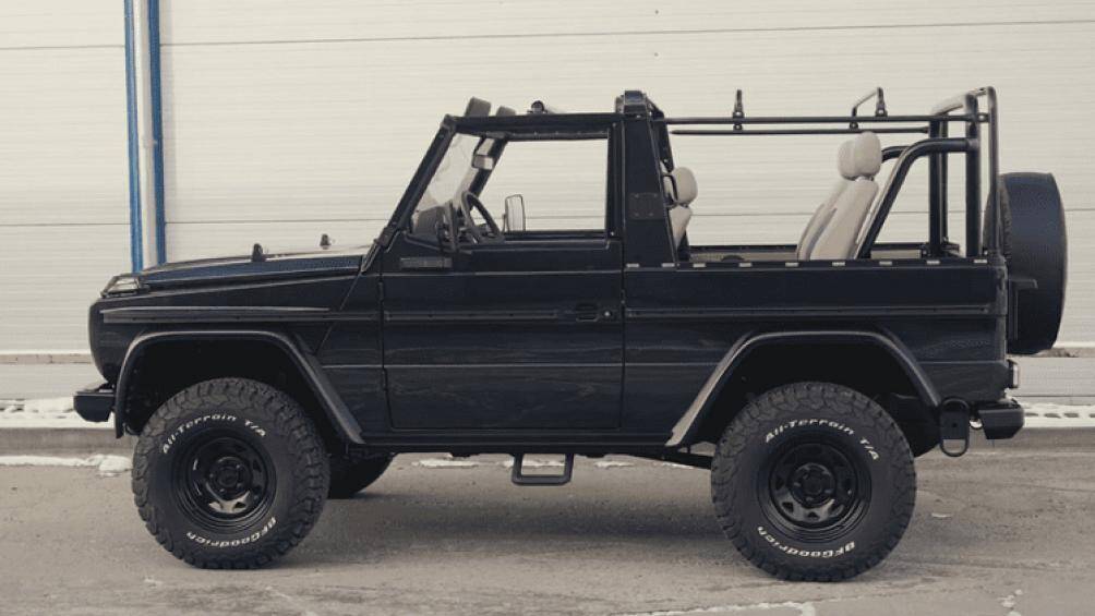 Chiếc xe đầu tiên được công ty làm dựa trên 250GD 1991 được hoàn thiện với màu Midnight Blue, và công ty đã mất hơn 1.000 giờ để phục chế