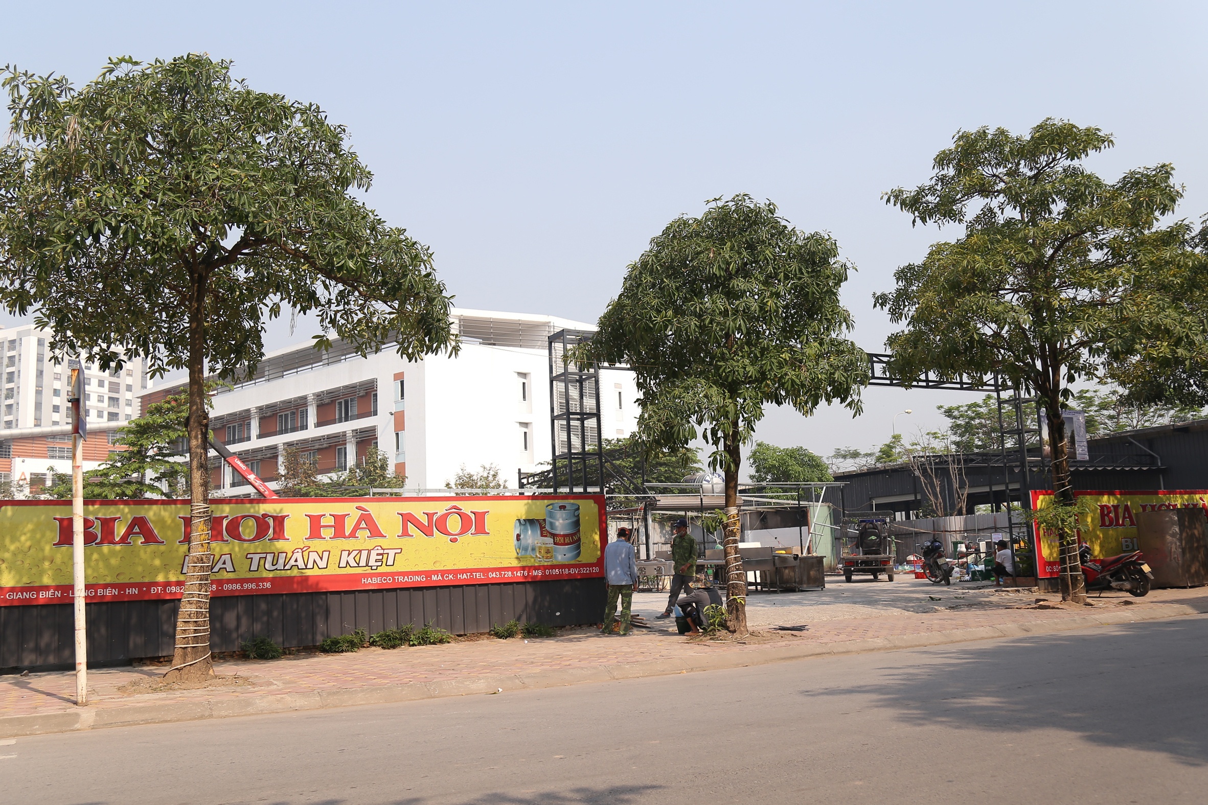 Không những thế, lô đất C.6/CC2 còn được "biến tướng" thành quán bia.