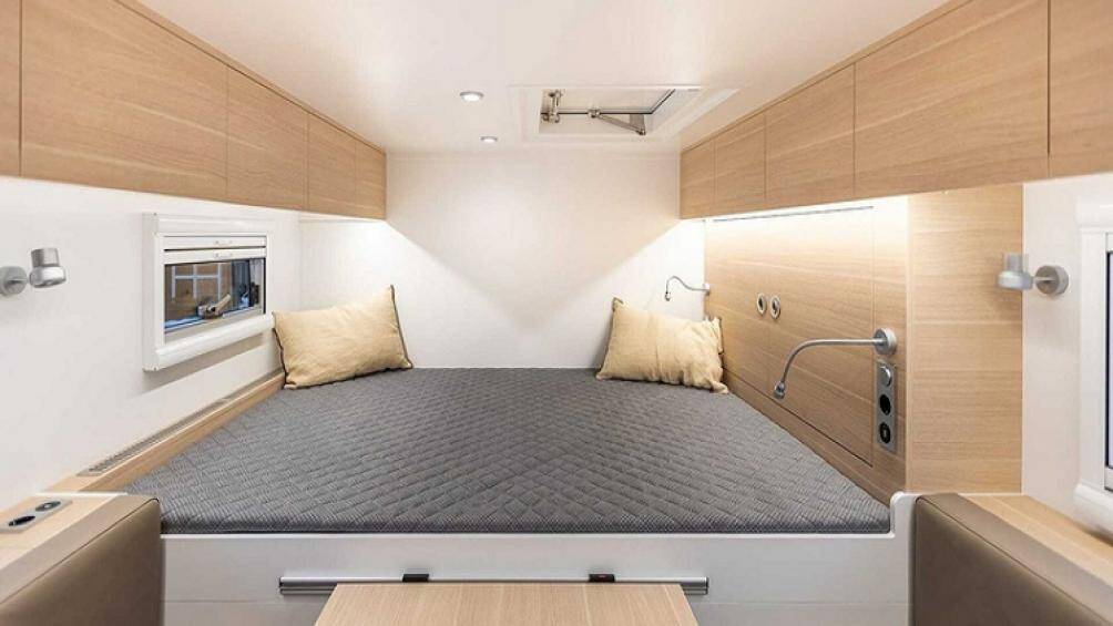 Trái ngược với vẻ ngoài hầm hố, không gian bên trong của Project Rhino giống như một căn hộ cao cấp