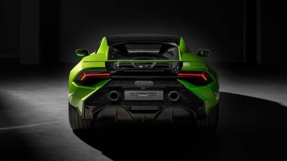 Lamborghini Huracan Tecnica sử dụng chung động cơ 5.2L cho công suất 640 mã lực từ mẫu Huracan STO, sản sinh mô-men xoắn 565 Nm