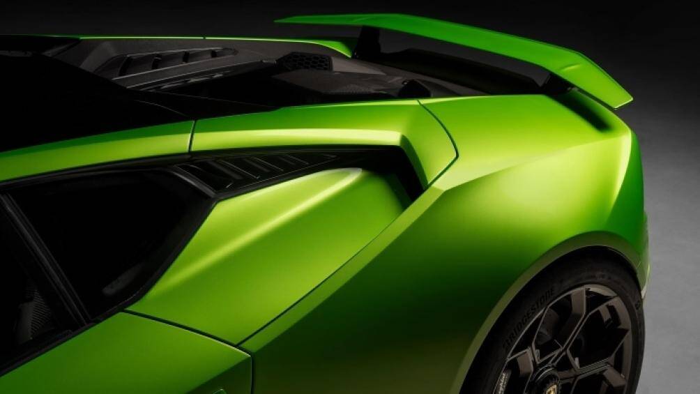 Với chế độ STRADA, hệ thống đánh lái bánh sau sẽ cung cấp sự ổn định thông qua công nghệ kiểm soát hướng lực kéo và hệ thống P-TCS