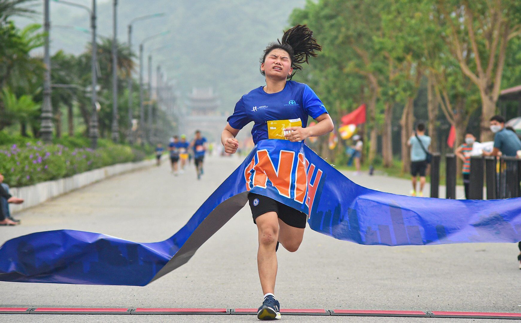 Vận động viên Trần Hồng Ân nỗ lức hết mình hoàn thành cự ly 10km ở vị trí thứ nhất.