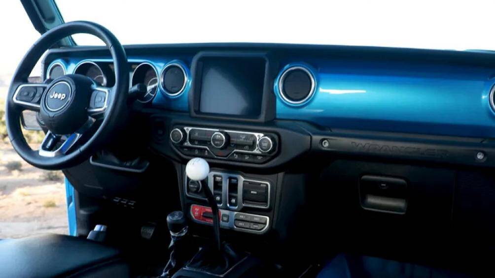 Ngoài ra, hệ truyền động điện cũng bao gồm một bộ biến tần có nguồn gốc từ xe đua