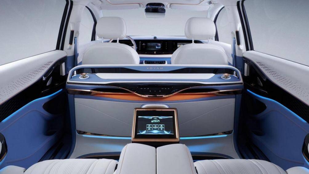 Tại Trung Quốc, xe có giá dao động từ 380.000 - 480.000 Nhân dân tệ (1,33 - 1,68 tỷ đồng) cho bản 7 chỗ và 600.000 Nhân dân tệ (2,1 tỷ đồng) cho bản 4 chỗ