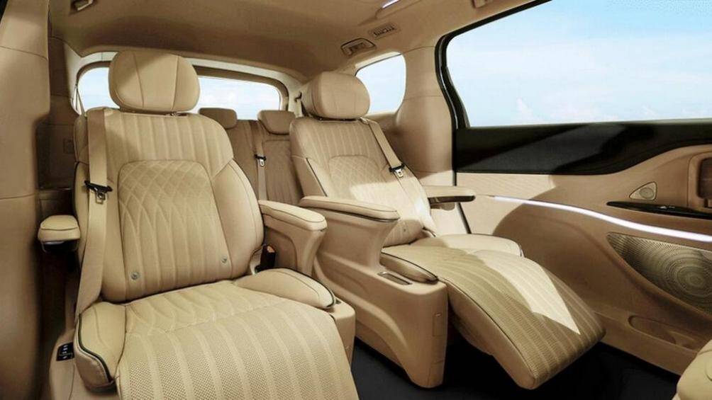 Voyah Dreamer còn có ghế bọc da, sưởi ấm, làm mát và massage, tích hợp bệ đỡ bắp chân, hệ thống âm thanh DYN Audio, hệ thống 5G...