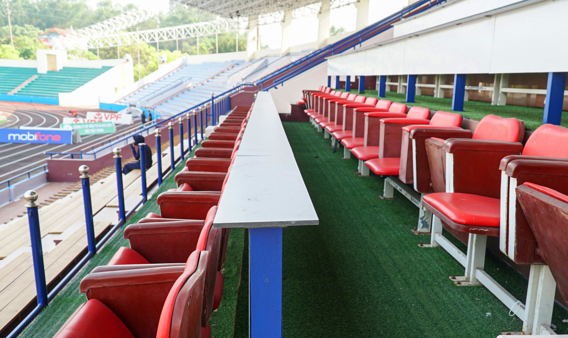 Ghế ngồi tại khu vực khán đài VIP đã hoàn thiện để phục vụ cho các trận đấu SEA Games 31.
