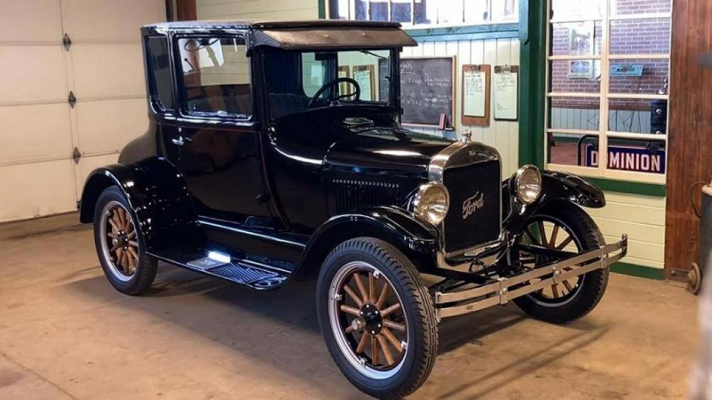 Được chế tạo từ năm 1908-1927, Ford Model T cổ điển đã bán được 15 triệu chiếc và nằm trong số những mẫu xe bán chạy nhất thế giới