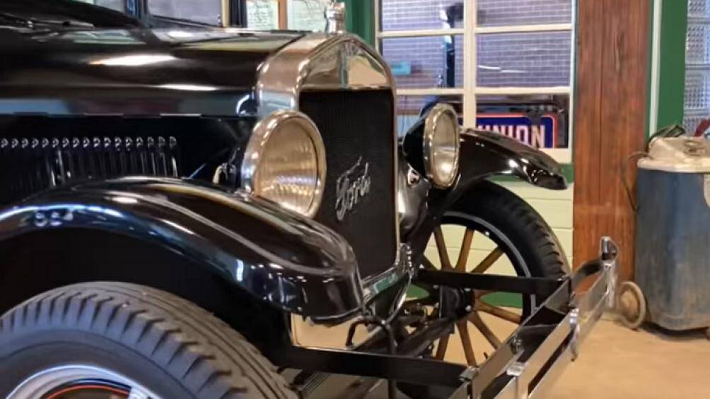 Cùng trong năm đó, những chiếc Ford Model T hàng hiếm đã nhận được nâng cấp thiết kế cuối cùng trong vòng đời sản xuất