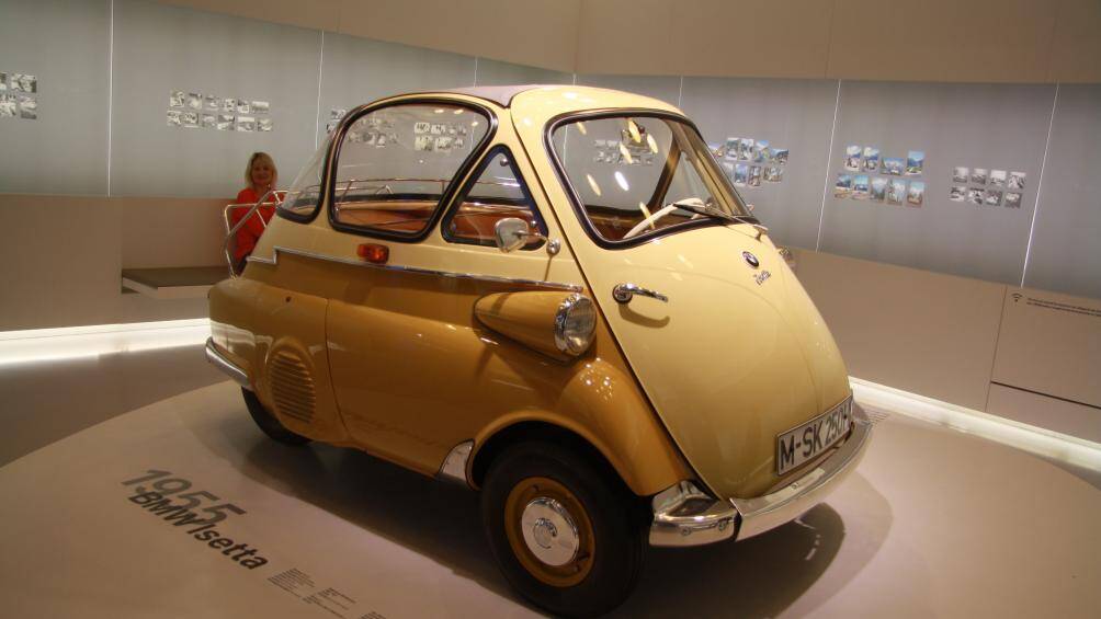 Ít ai biết được trước khi đạt được thành công như hiện tại, BMW đã gặp khó khăn về tài chính vào giữa những năm 1950, thậm chí trên bờ vực phá sản