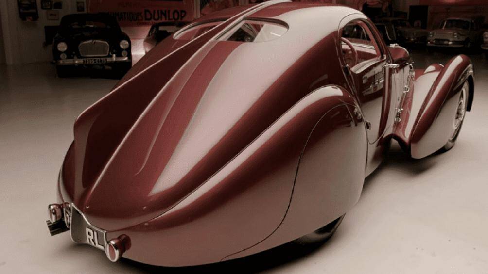 Chiếc Type 51 Dubos Coupe hơn 90 tuổi nhưng các đường nét trơn mượt và thân vỏ khí động học, trông giống như một chiếc xe mới