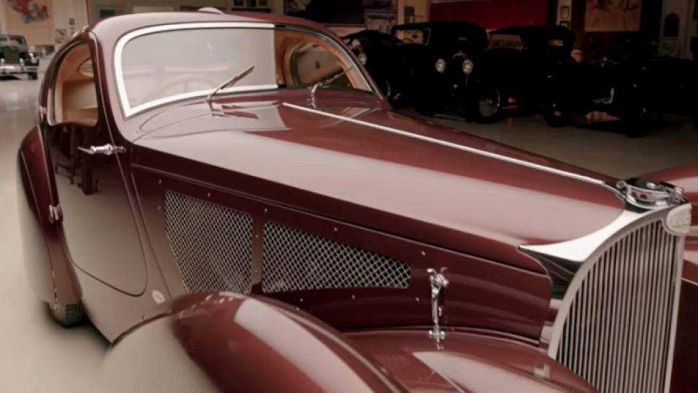 Sau đó, khung gầm và thân vỏ của chiếc xe cổ điển đã bị tách rời và phải "xa nhau" trong gần 50 năm