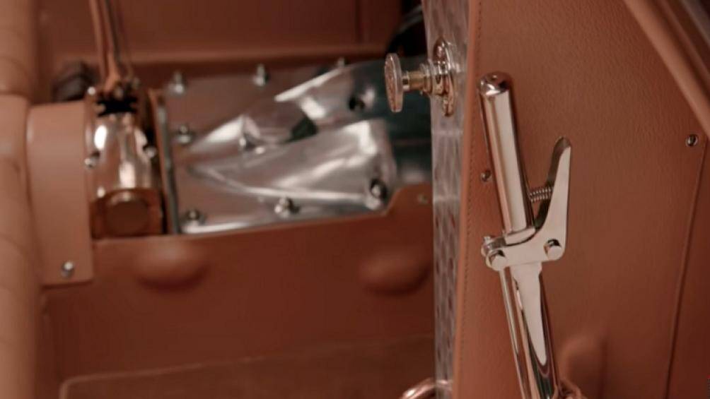 Trang bị duy nhất của chiếc xe không được đánh giá "đi trước thời đại" là hệ thống phanh kiểu cũ