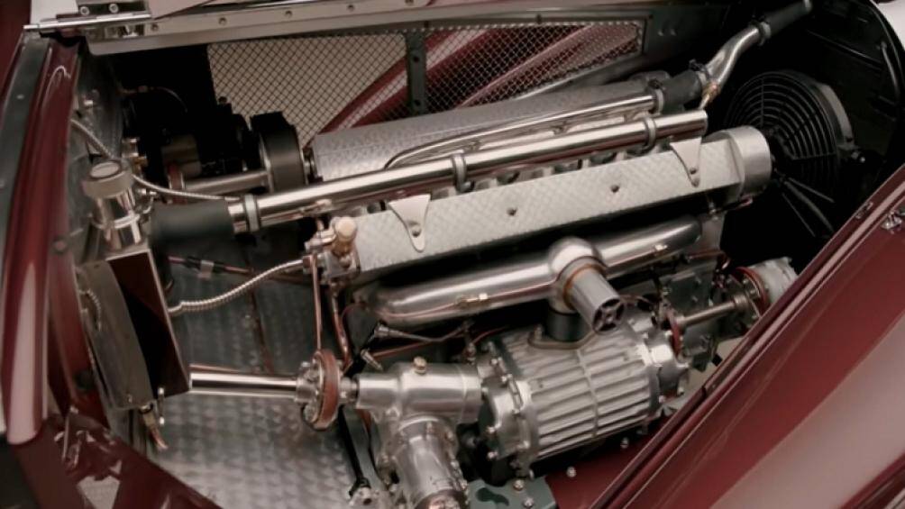 Xe được trang bị động cơ siêu nạp 8 xi-lanh thẳng hàng dung tích 2.3 lít, sản sinh 200 mã lực khi chạy bằng cồn và có tốc độ tối đa 225 km/h